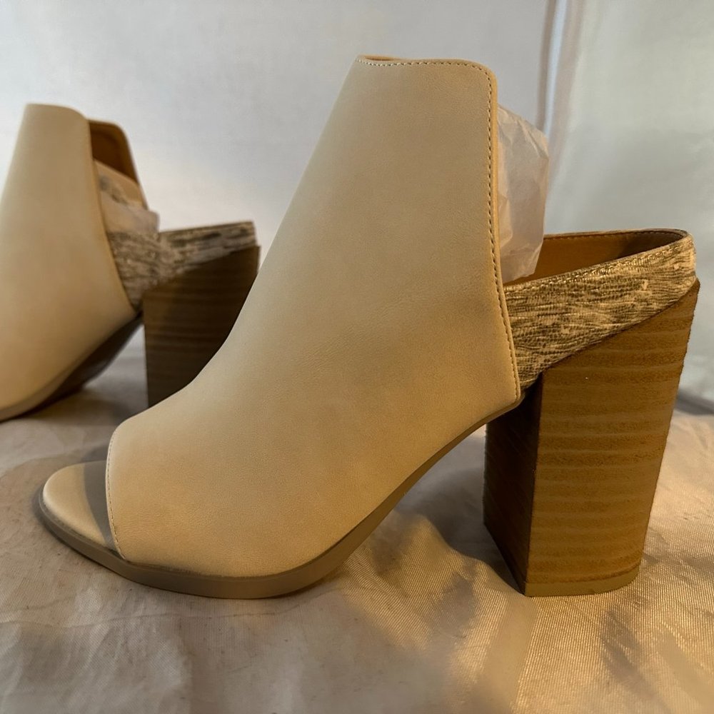 DV by Dolce Vita  Barkar Peep Toe Sandal, Ivory  Women Size 7.5, 11   NIB - Picture 3 of 7